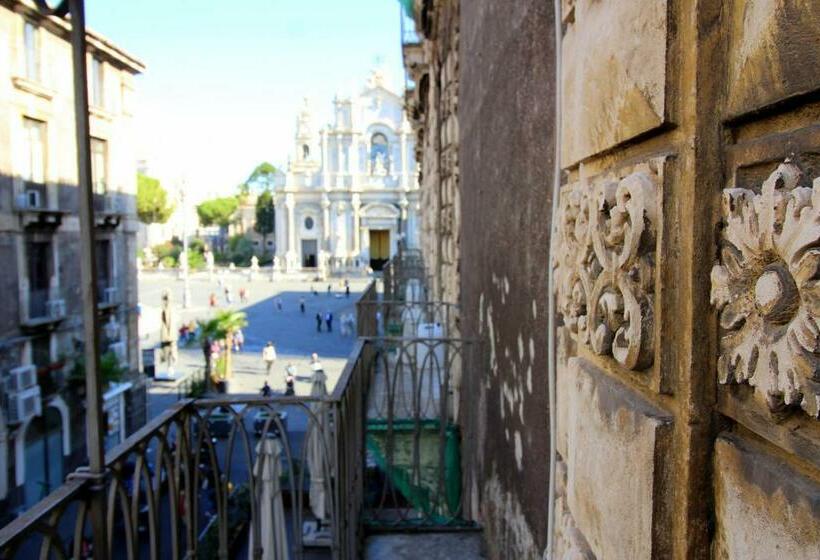 پانسیون Duomo Housing Catania Le Suites