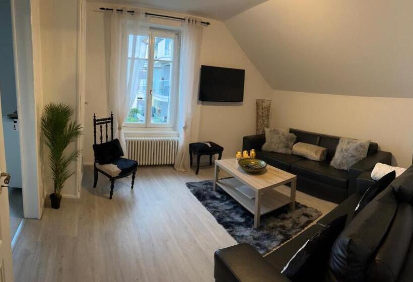 بنسيون La Maison Bleue à 2 Pas Du Lac Du Neuchâtel