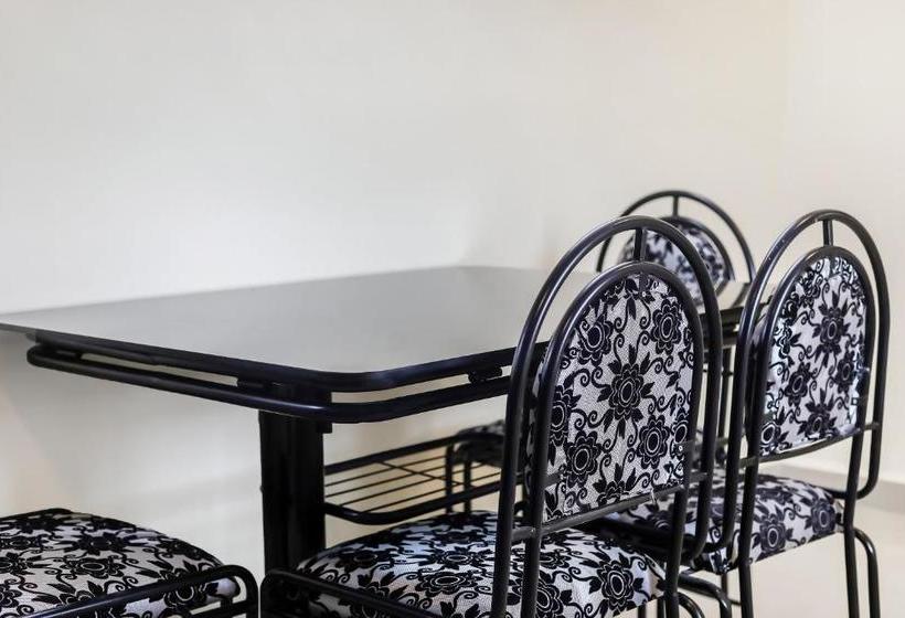 펜션 Oyo Home 81707 Elegant 1bhk Varca