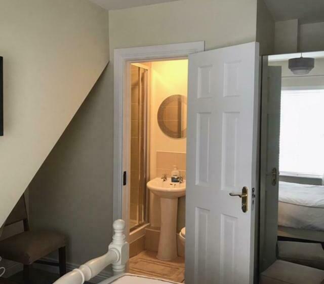 مبيت وإفطار The Strand Guest House