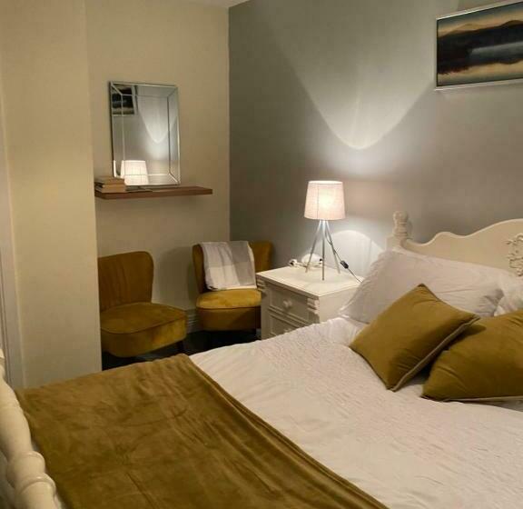 مبيت وإفطار The Strand Guest House