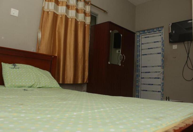 בית מלון כפרי Selvamurugan Residency