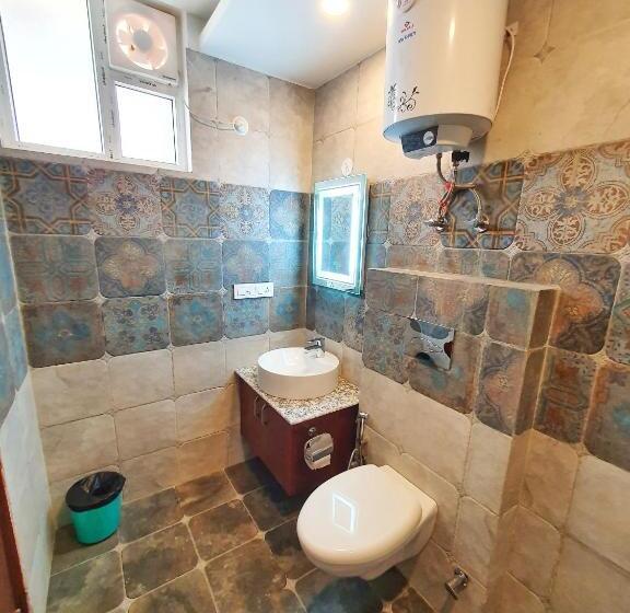 בית מלון כפרי The Park Residency