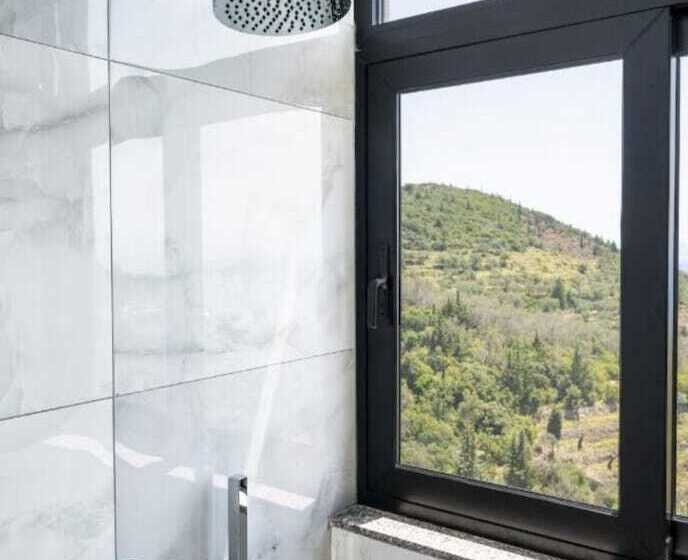 בית מלון כפרי Wait  N Sea