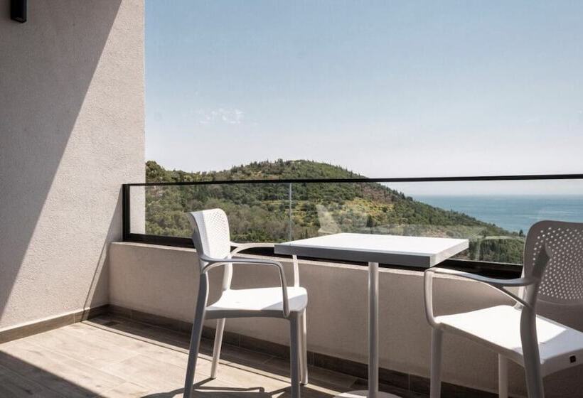 בית מלון כפרי Wait  N Sea