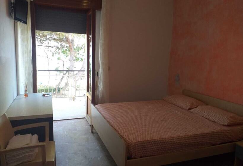 بنسيون Room In Bb   Quadruple Room 5 Minutes From The Sea