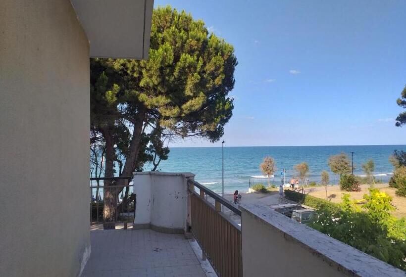 بنسيون Room In Bb   Quadruple Room 5 Minutes From The Sea
