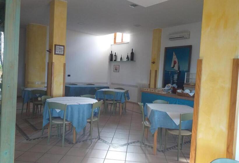 פנסיון Room In Bb   Quadruple Room In Pineto   A Few Meters From The Sea