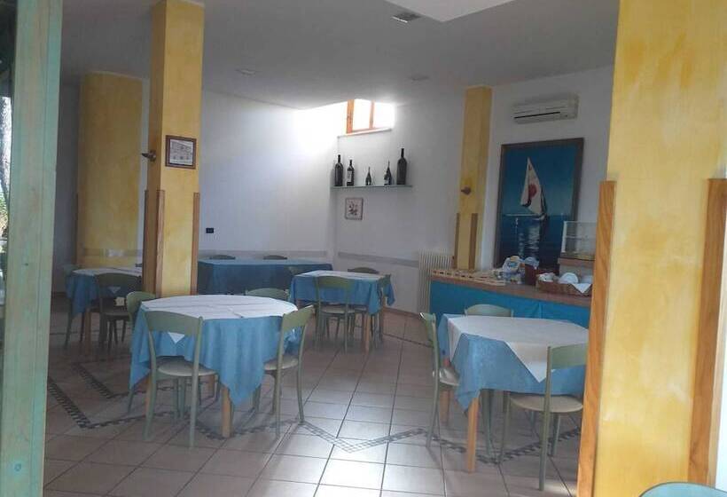 פנסיון Room In Bb   Quadruple Room In Pineto   A Few Meters From The Sea