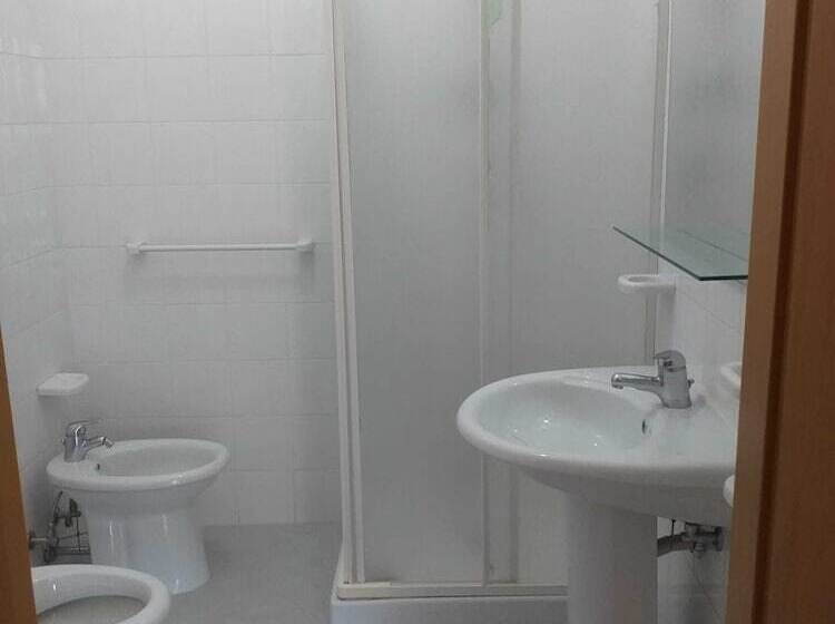 بنسيون Room In Bb   Quadruple Room In Pineto   A Stones Throw From The Sea