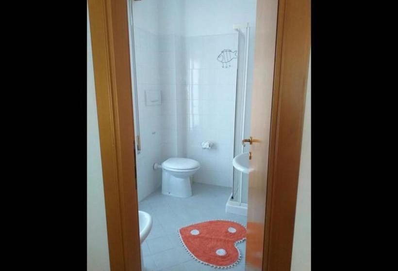 بنسيون Room In Bb   Bright Quadruple Room A Stones Throw From The Sea