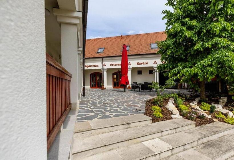 مبيت وإفطار Servita Udvarház Eger