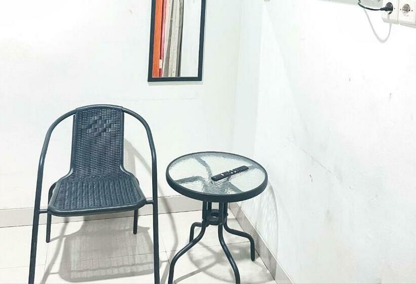 هتل Almira Homestay Ambon Mitra Reddoorz