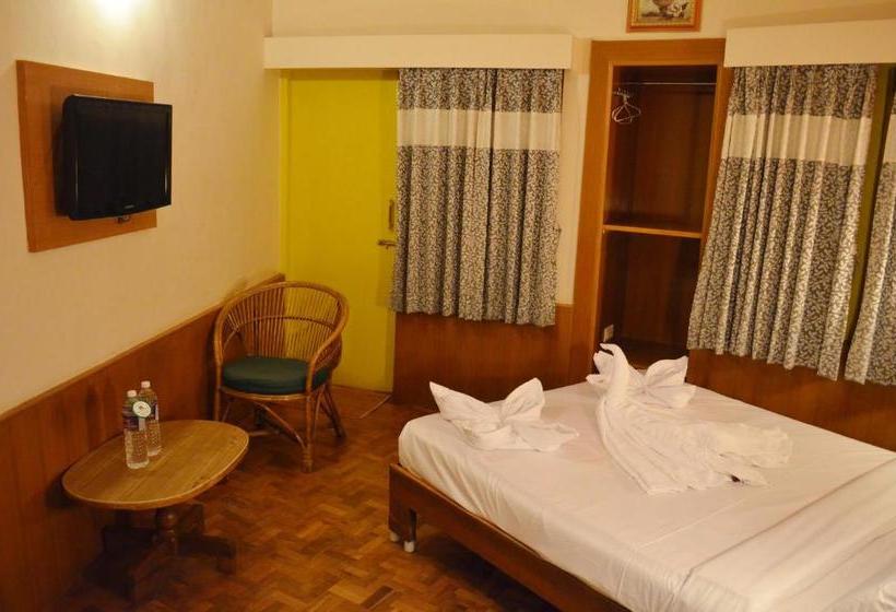 هاستل Grand Palace