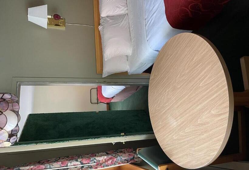 Mohican Resort Motel, Conveniently Located To All Lake George Attractions