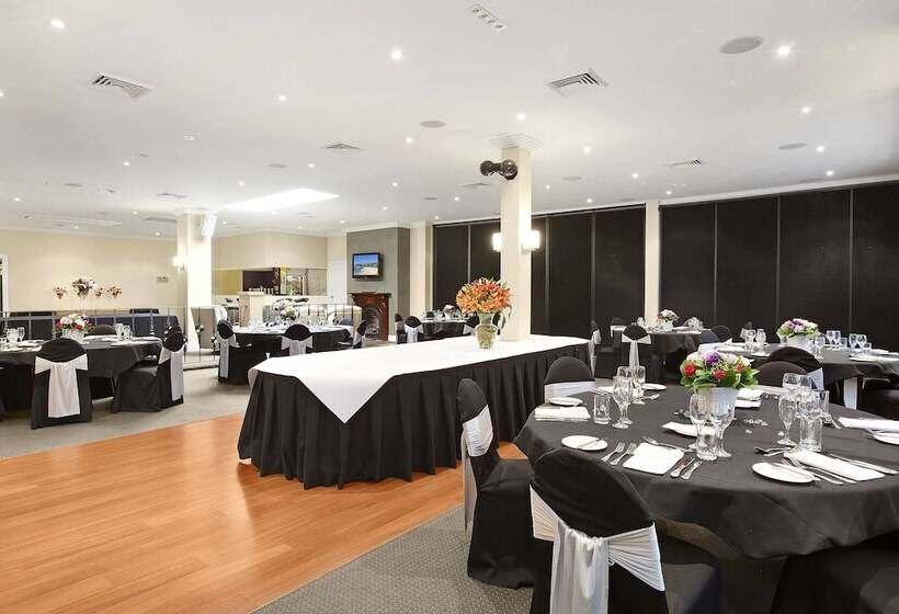فندق Checkers Resort