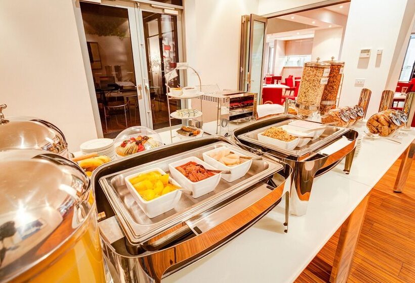 هتل Mantra Charles