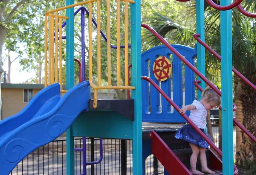 בית מלון כפרי Nrma Mildura Riverside Holiday Park