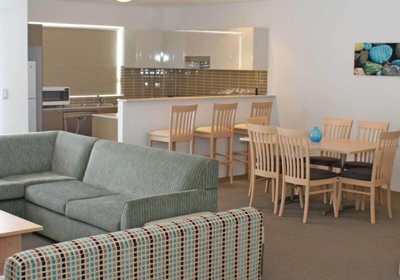 Отель Quality Suites Pioneer Sands