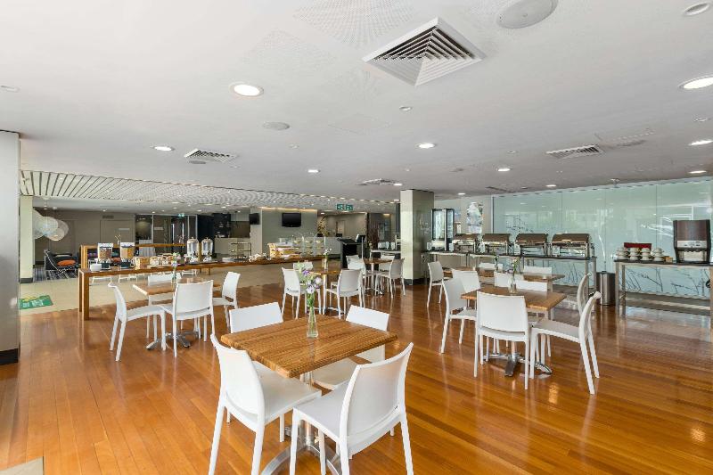 Отель Quality Suites Pioneer Sands