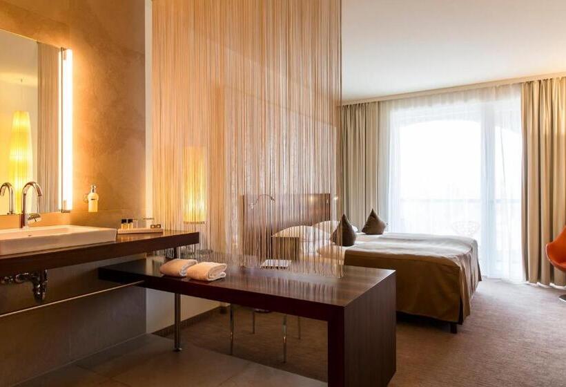 هتل Das Seepark Wörthersee Resort