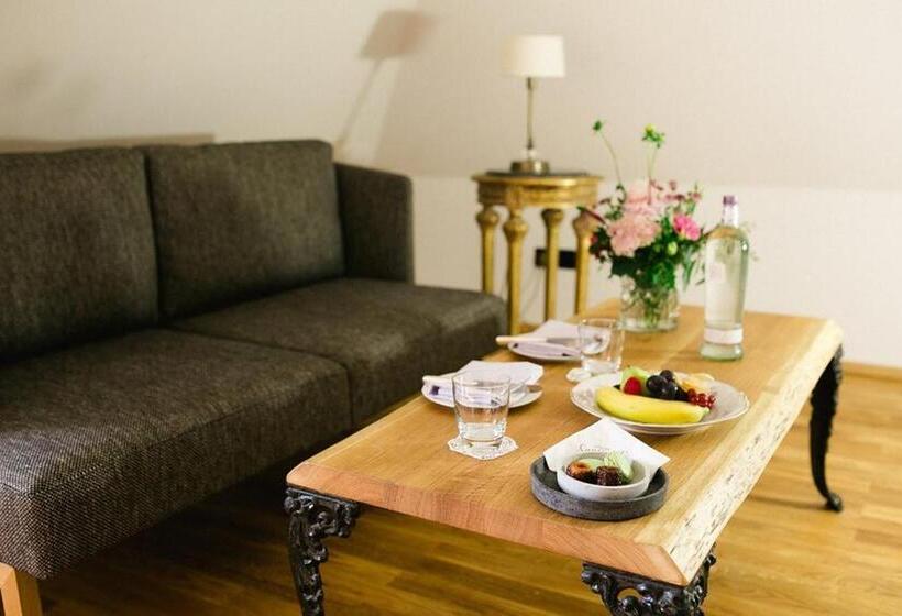 هتل Villa Sorgenfrei & Restaurant Atelier Sanssouci