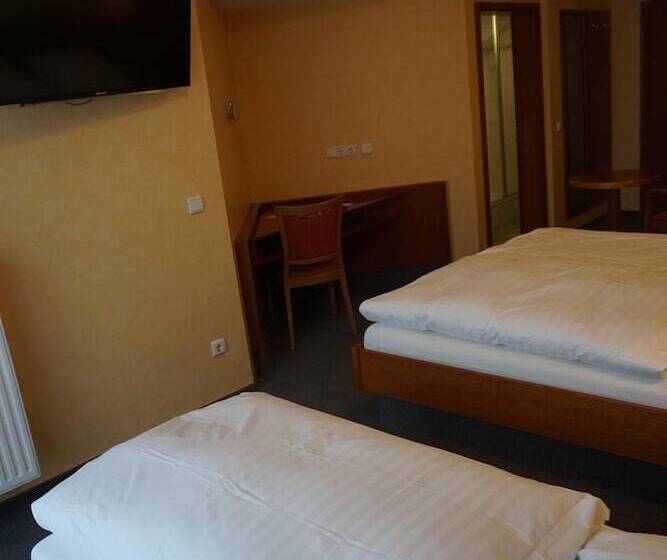 ホテル Restaurant Weinhaus Grebel