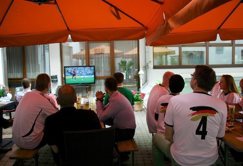 בית מלון כפרי Zum Lowen