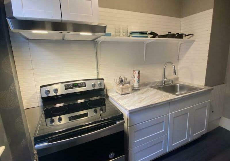 فندق صغير 5 33 Modern Private Studio Awaits You!
