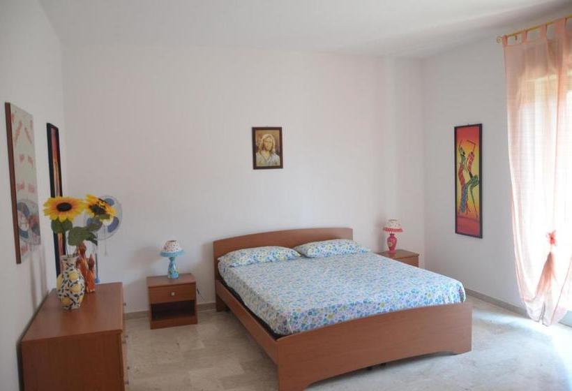 مبيت وإفطار Taormina Bay Lucia's House