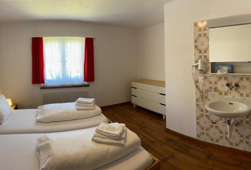 פנסיון Berggasthaus Piz Calmot