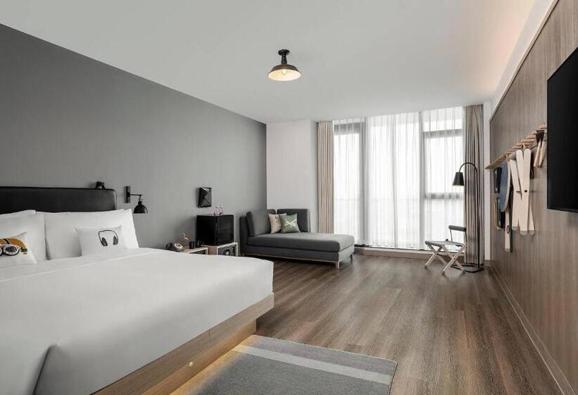 هتل Moxy Shanghai Hongqiao Necc