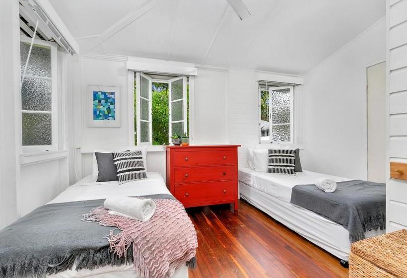 مبيت وإفطار Lazenby Lodge
