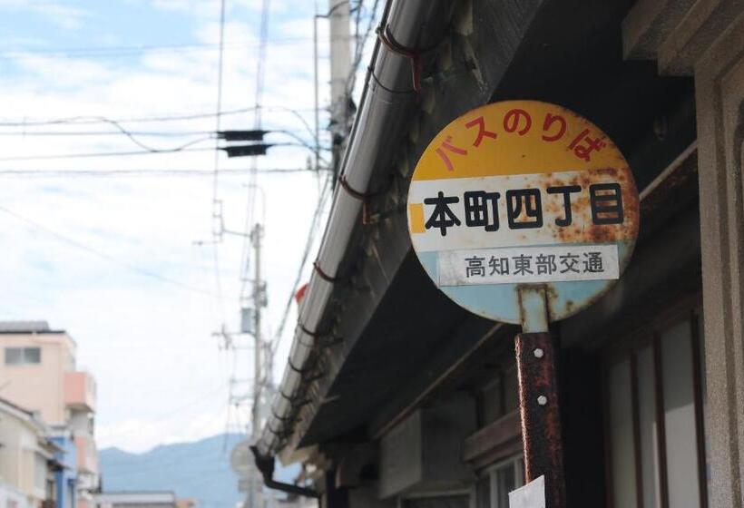 Hostel 東風ノ家(kochi No Ya)