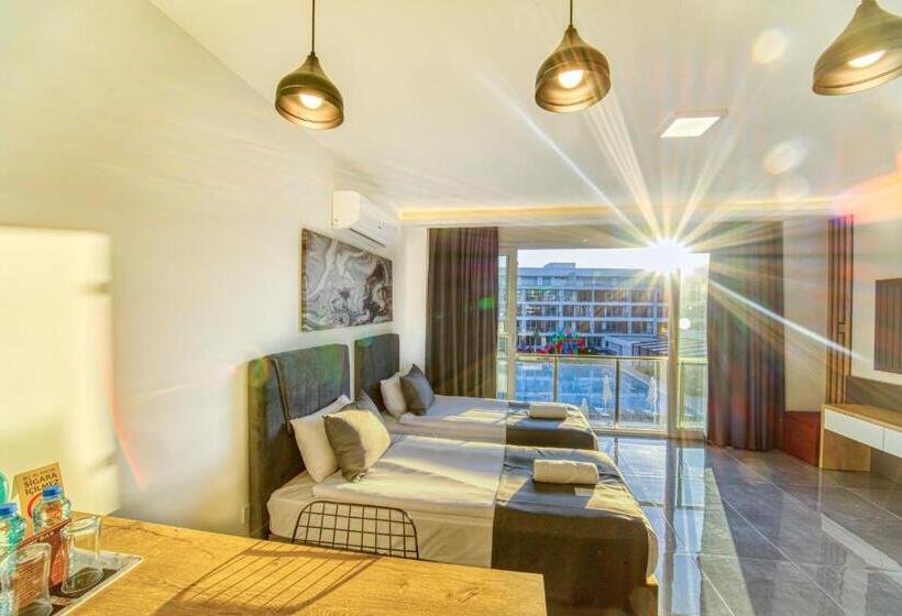هتل Courtyard Long Beach Holiday Resort