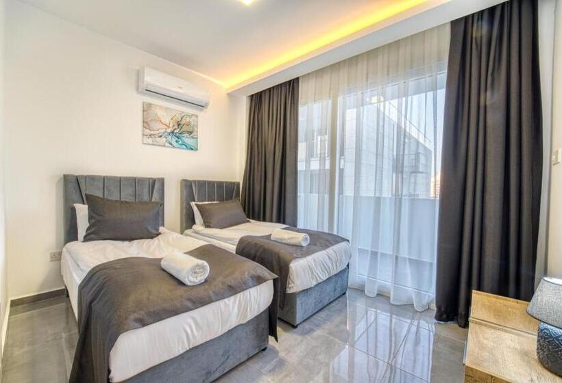 هتل Courtyard Long Beach Holiday Resort