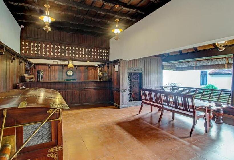 בית מלון כפרי Treebo Premium Travancore Palace Cherthala
