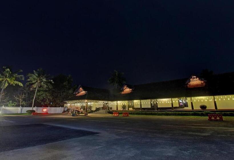 בית מלון כפרי Treebo Premium Travancore Palace Cherthala