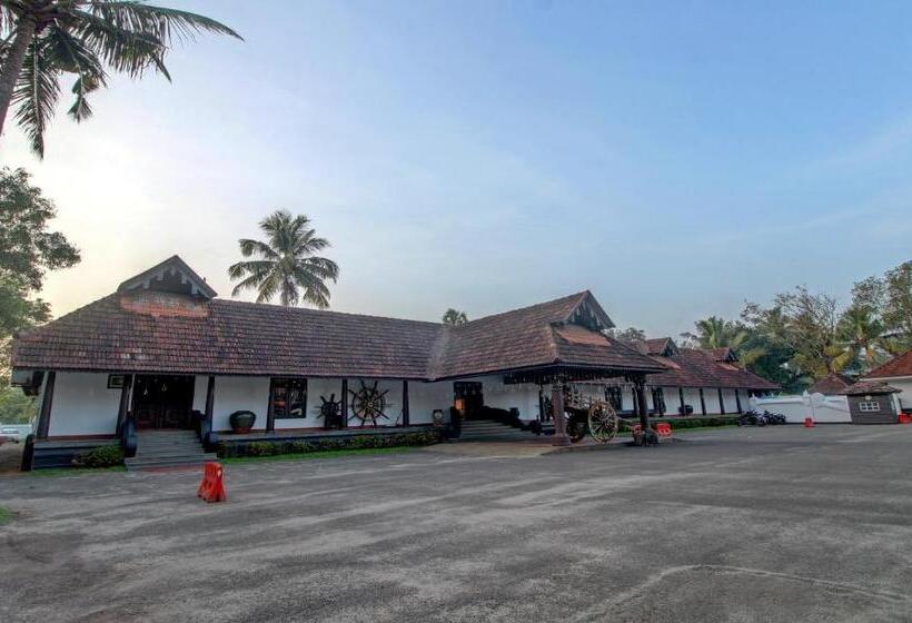 בית מלון כפרי Treebo Premium Travancore Palace Cherthala