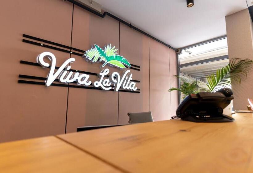 هتل Viva La Vita