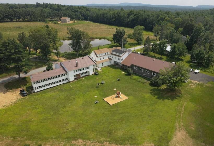 فندق Lake Shore Farm Inn