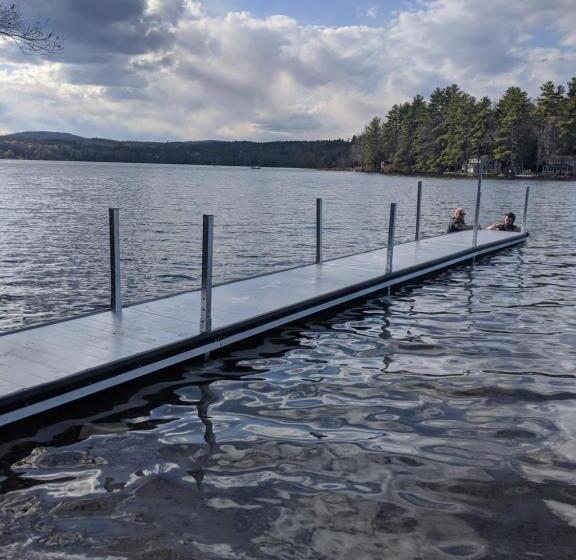 فندق Lake Shore Farm Inn