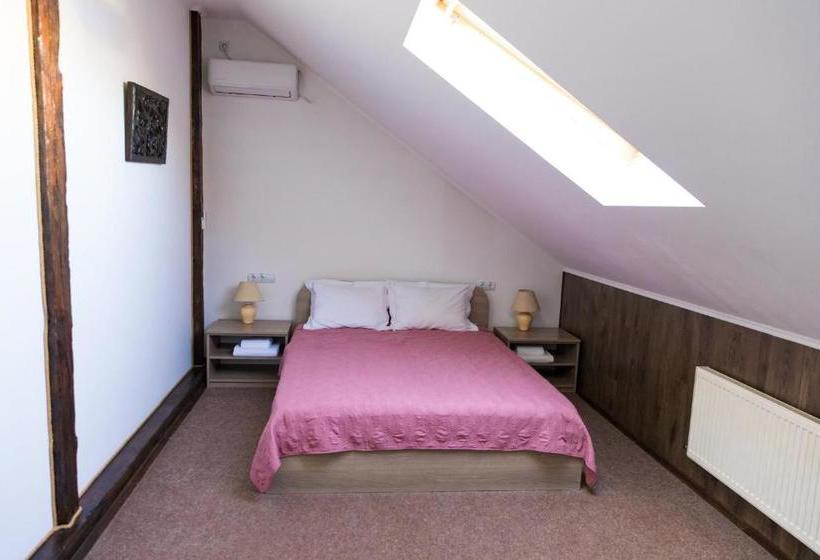 בית מלון כפרי Lubych