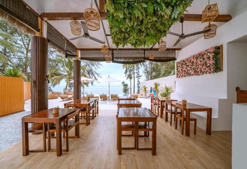 هتل Resto Sea Resort   Baan Krut