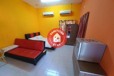 هتل Spot On 89906 Kendong Village Resort