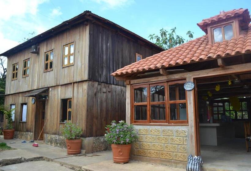 فندق صغير Posada Los Reyecitos