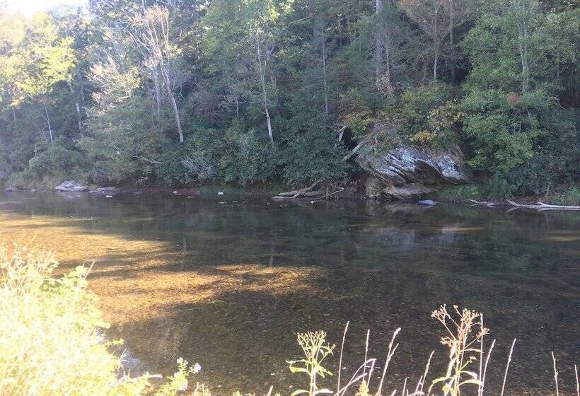 ベッドアンドブレックファースト River House Inn