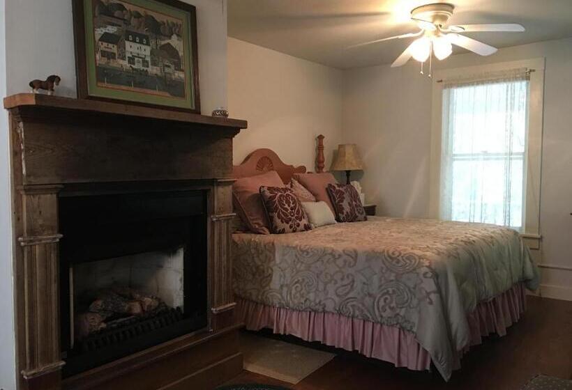 ベッドアンドブレックファースト River House Inn