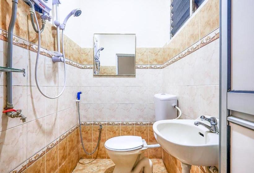 בית מלון כפרי D  Anjung Inn