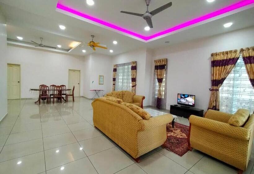 בית מלון כפרי D  Anjung Inn